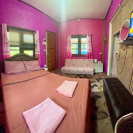 Lee Red House Hotel Ban Lak Uan Екстериор снимка